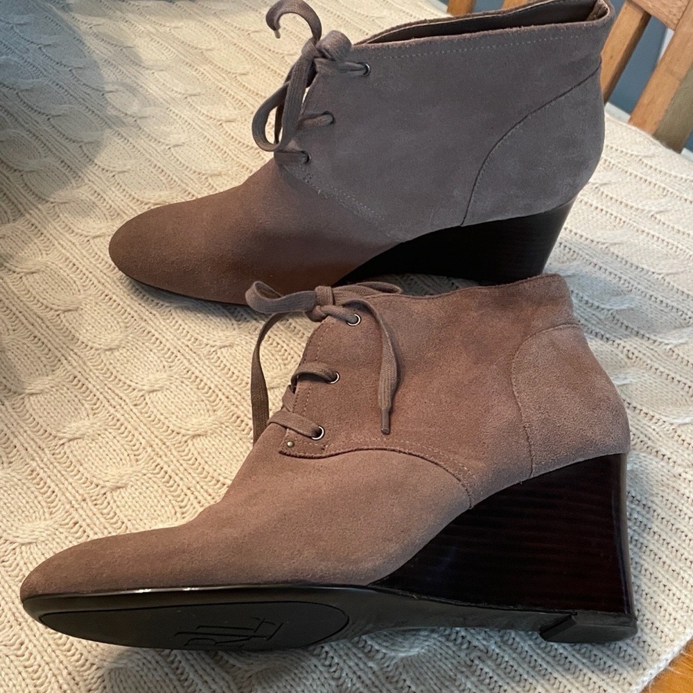 Lauren Ralph Lauren Tamia Suede Wood Wedge Heel Bootie Boots sz 8.5B